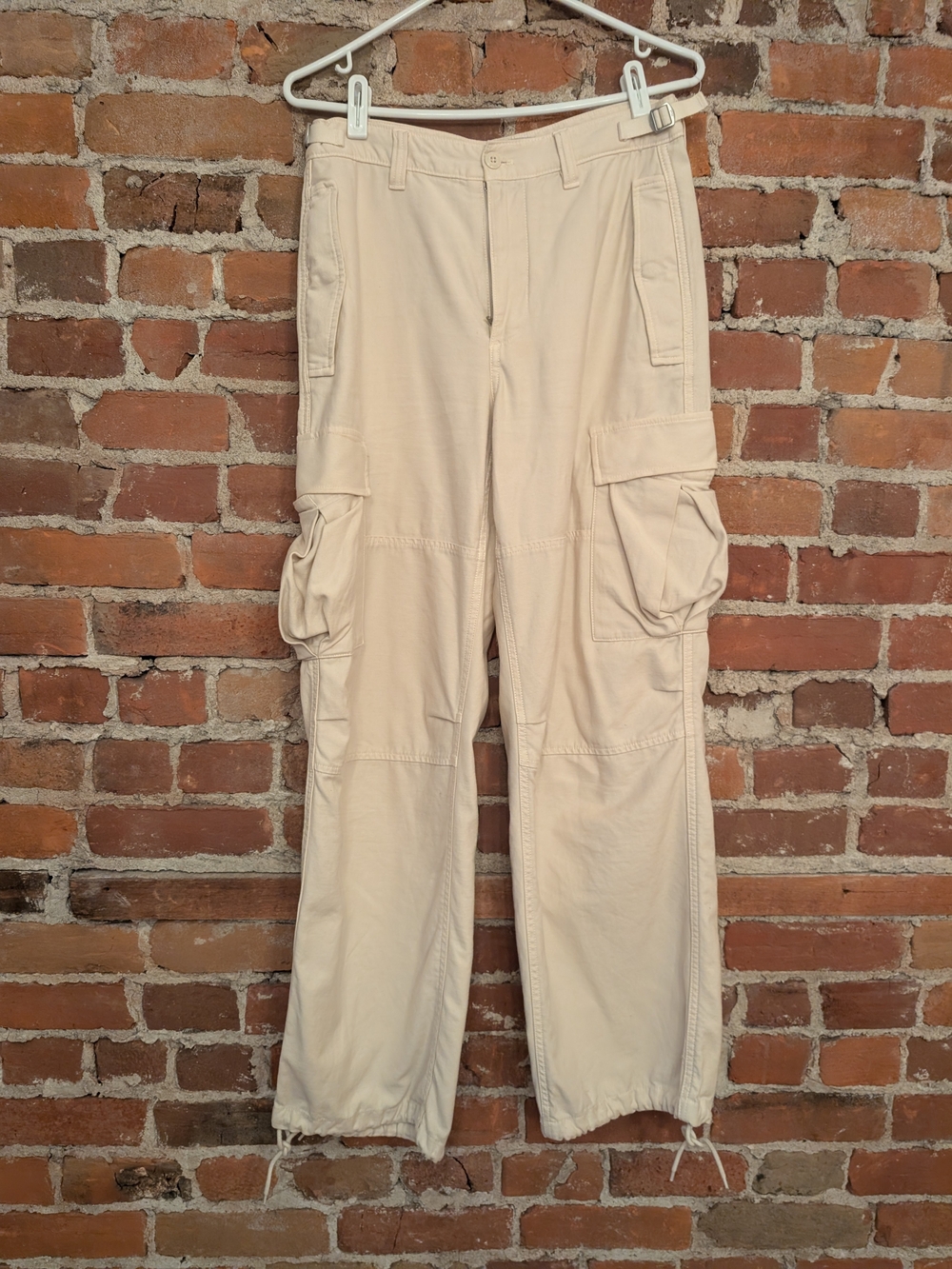 TNA by Aritzia cargo pants in a beautiful light beige/cream color 🤍